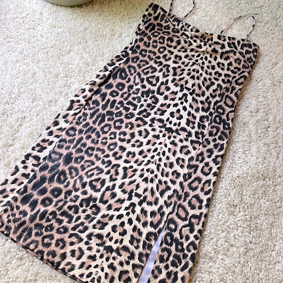 Body Con Leopard Print Party Dress - Picture 5 of 13